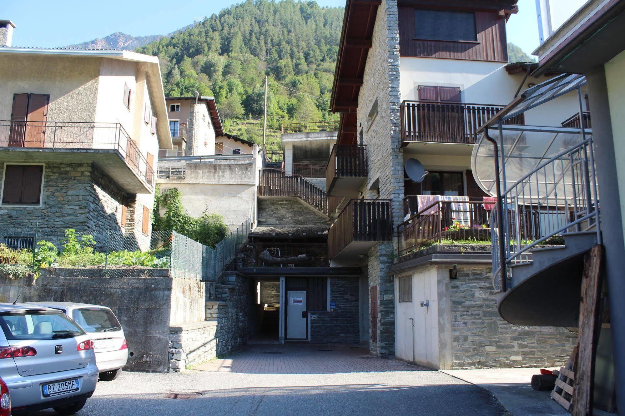 Lanterna Apartments Chiesa in Valmalenco Exterior photo