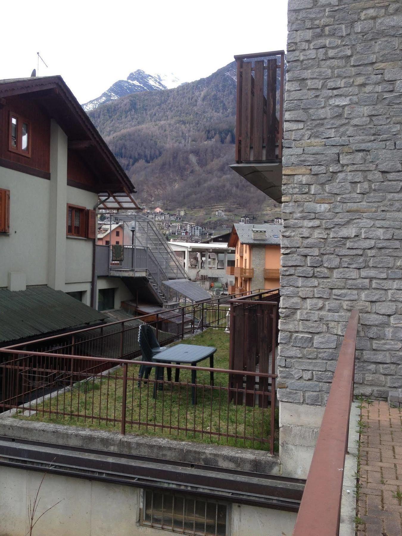 Lanterna Apartments Chiesa in Valmalenco Exterior photo