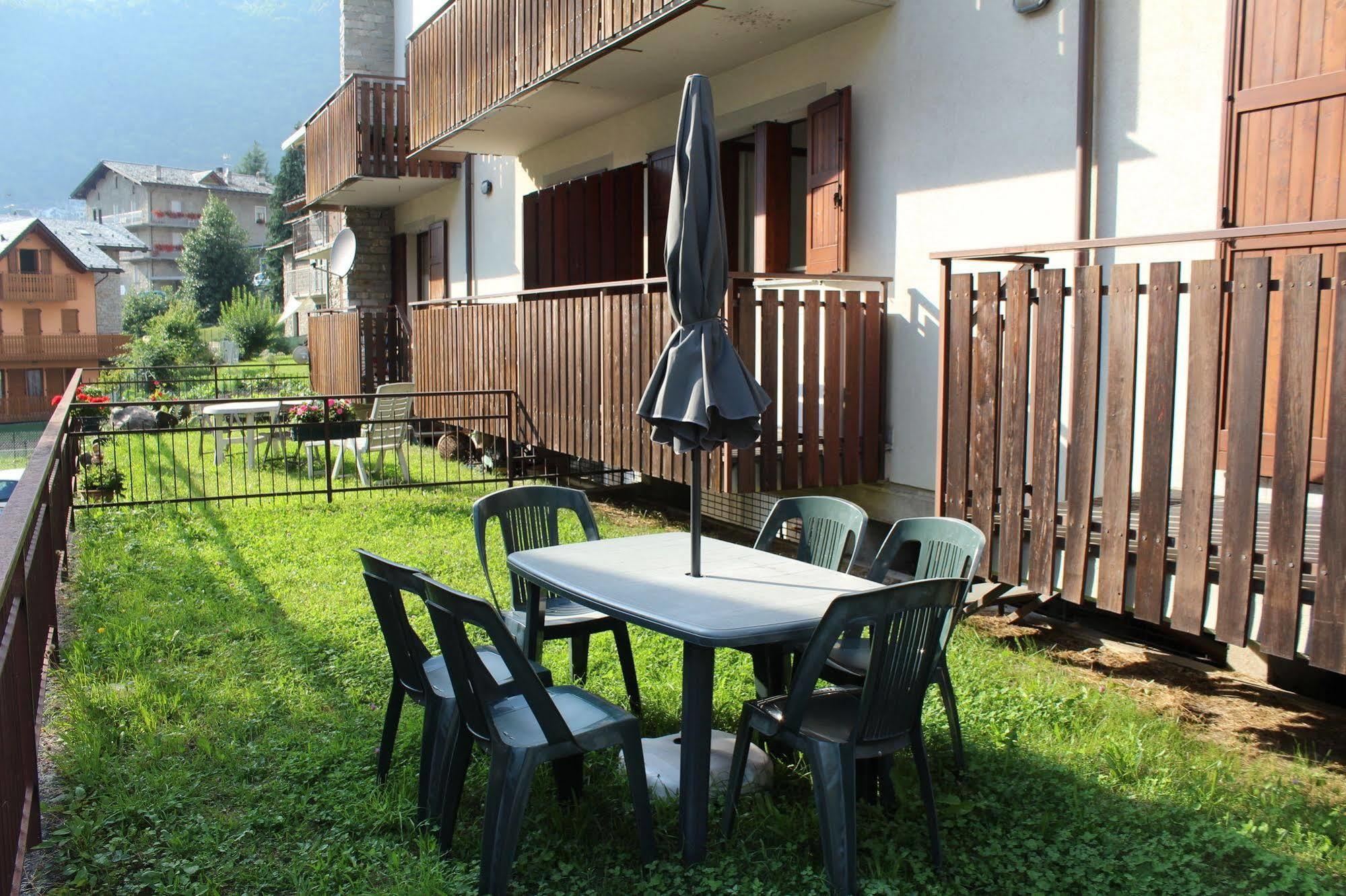 Lanterna Apartments Chiesa in Valmalenco Exterior photo